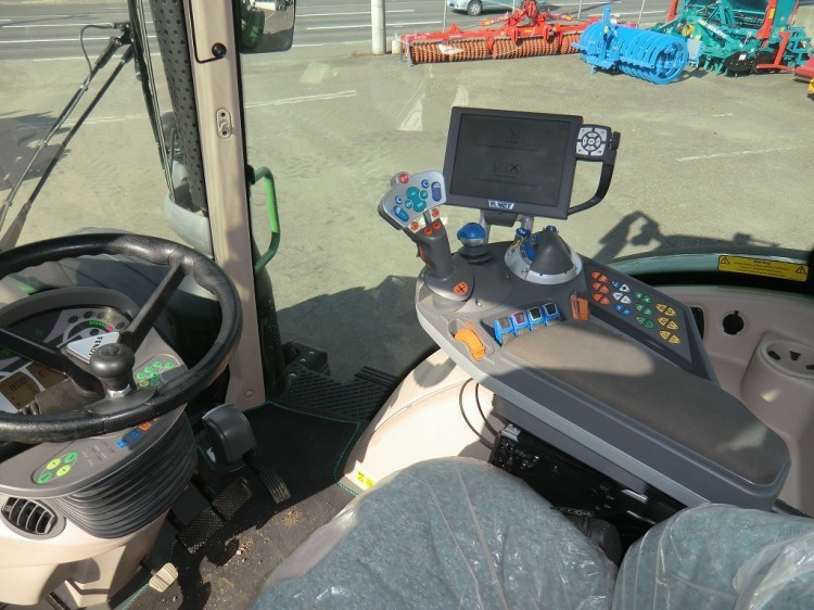 フェント 中古トラクター FENDT Vario 724 SCRの商品画像7