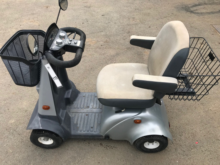 MITSUBISHI / 三菱 シニアカーポルカート ハンドル型電動車いす