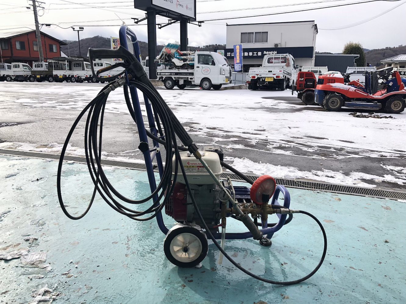 丸山製作所 中古その他 【整備待ち】丸山製作所 高圧洗浄機 MKW1209 寸法 (mm、長 × 幅 × 高):699 × 478 × 940 質量 (kg)26.1 ポンプ:SF30G-WP-S (1209)