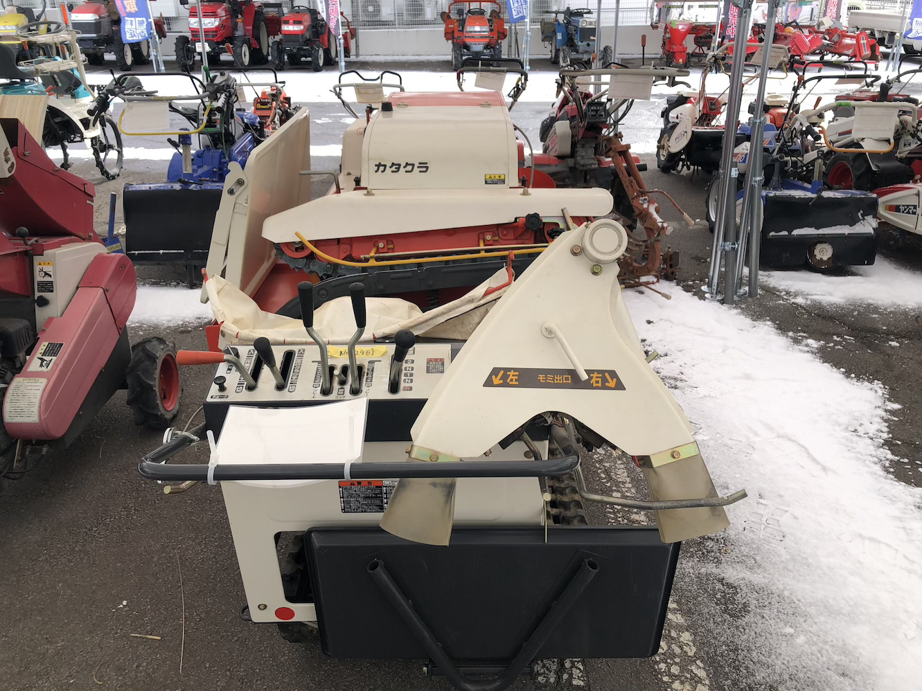その他 中古ハーベスター 【整備待ち】カタクラ ハーベスター FG75 長さ×幅×高さ（mm）:2,300×1,100×1,280 最大出力７馬力 使用燃料:無鉛ガソリンの商品画像4
