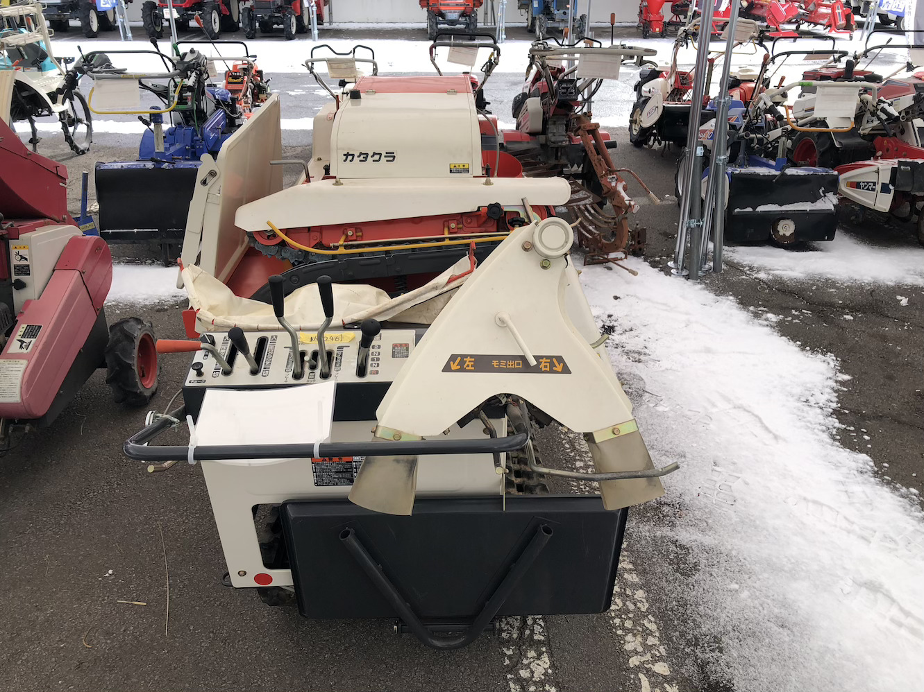 その他 中古ハーベスター 【整備待ち】カタクラ ハーベスター FG75 長さ×幅×高さ（mm）:2,300×1,100×1,280 最大出力７馬力 使用燃料:無鉛ガソリンの商品画像5