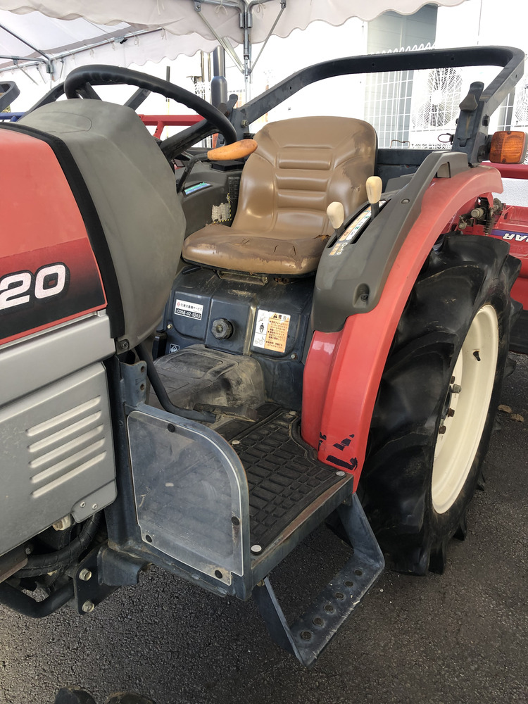 ヤンマー 中古トラクター 【地域限定自宅配送】ヤンマー トラクター EF220 機体寸法:2820×1120×1900(mm) 出力20ps 使用燃料/容量:ディーゼル軽油/28Lの商品画像2