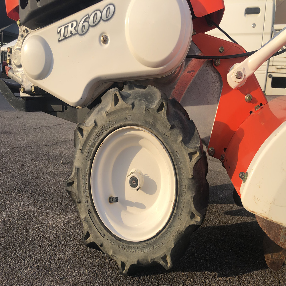 クボタ 中古管理機 クボタ 管理機 TR600 機体寸法:1430ｍｍ×620ｍｍ×1050ｍｍ 燃料/タンク容量自動車用無鉛ガソリン/2.0L 変速段数:前進2・後進1の商品画像8