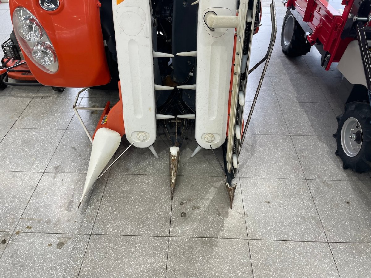 中古コンバイン 【整備待ち】クボタ コンバイン ARN216 長さ×幅×高さ:2750×1580×1870 重量900kg 変速:HST油圧モータ式無段変速の商品画像6