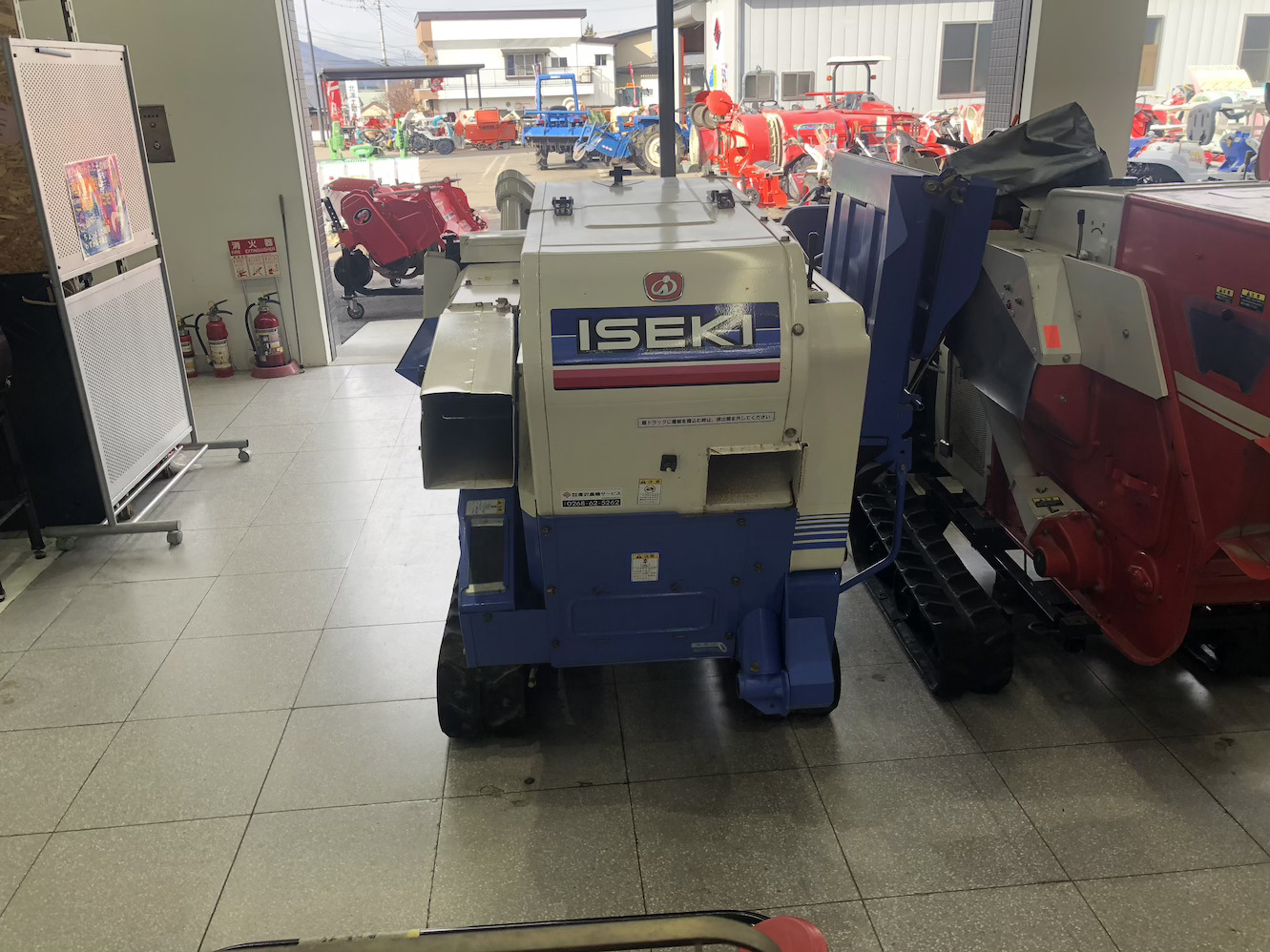 イセキ 中古ハーベスター 【整備待ち】イセキ ハーベスター HMG73E : 機体寸法約 2,085mm × 1,200mm × 1,280mm 馬力 (最大出力):6.0 PSの商品画像3