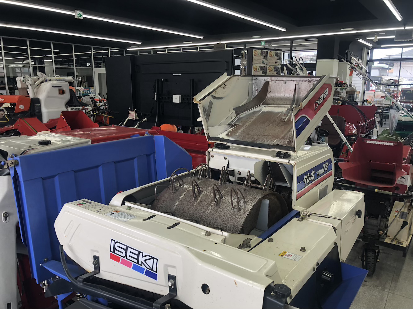 イセキ 中古ハーベスター 【整備待ち】イセキ ハーベスター HMG73E : 機体寸法約 2,085mm × 1,200mm × 1,280mm 馬力 (最大出力):6.0 PSの商品画像6