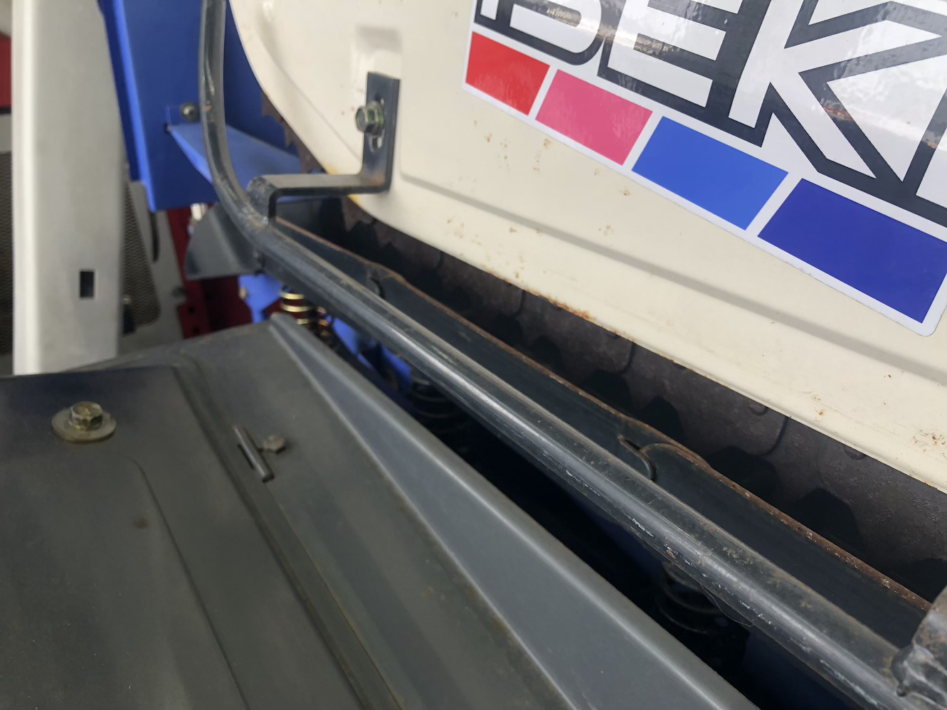 イセキ 中古ハーベスター 【整備待ち】イセキ ハーベスター HMG73E : 機体寸法約 2,085mm × 1,200mm × 1,280mm 馬力 (最大出力):6.0 PSの商品画像7