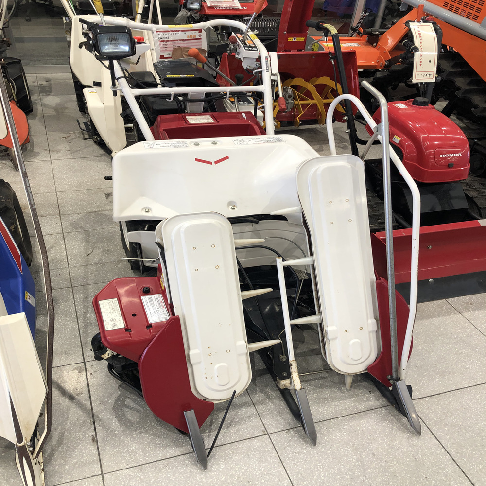ヤンマー 中古バインダー 【現行品】ヤンマー バインダー Be224 :1,710mm × 830mm × 1,030mm 機体寸法4.2ps 馬力 (最大):ガソリンの商品画像1