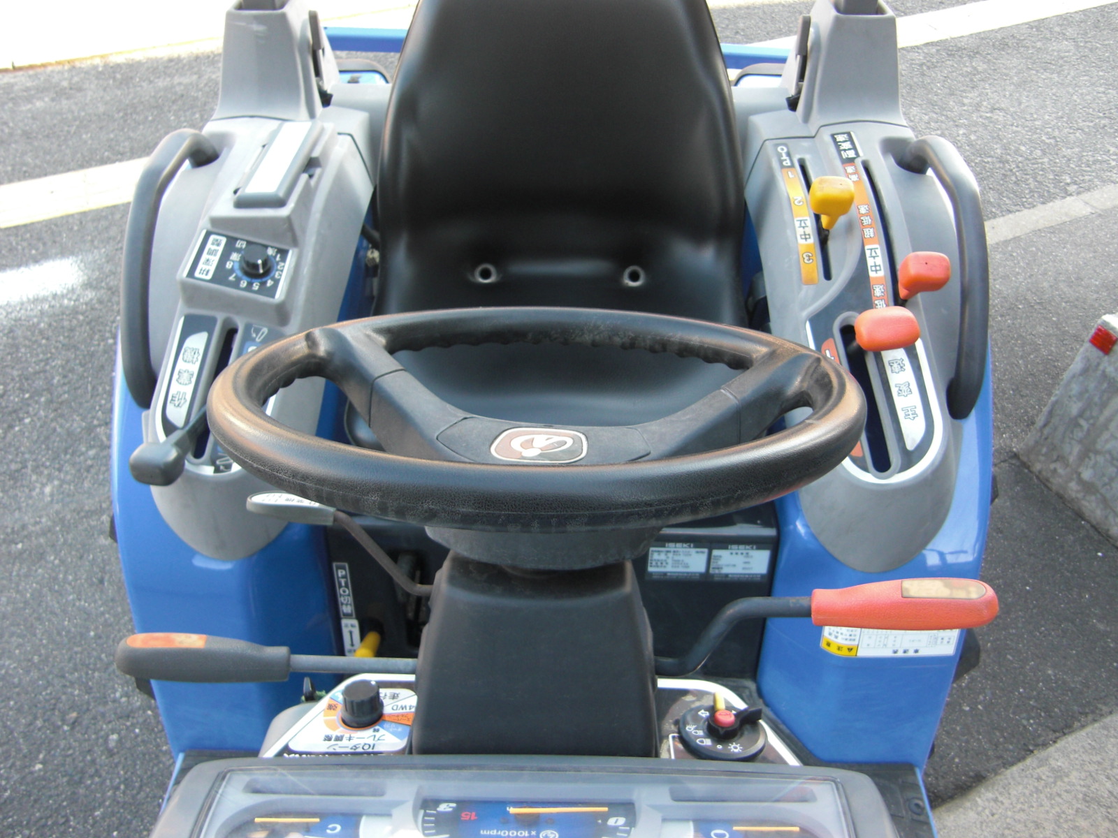 イセキ 中古トラクター TH205-QA14VD　　フル装備！　ハンドル切るだけIQターンでらくらく作業！の商品画像2