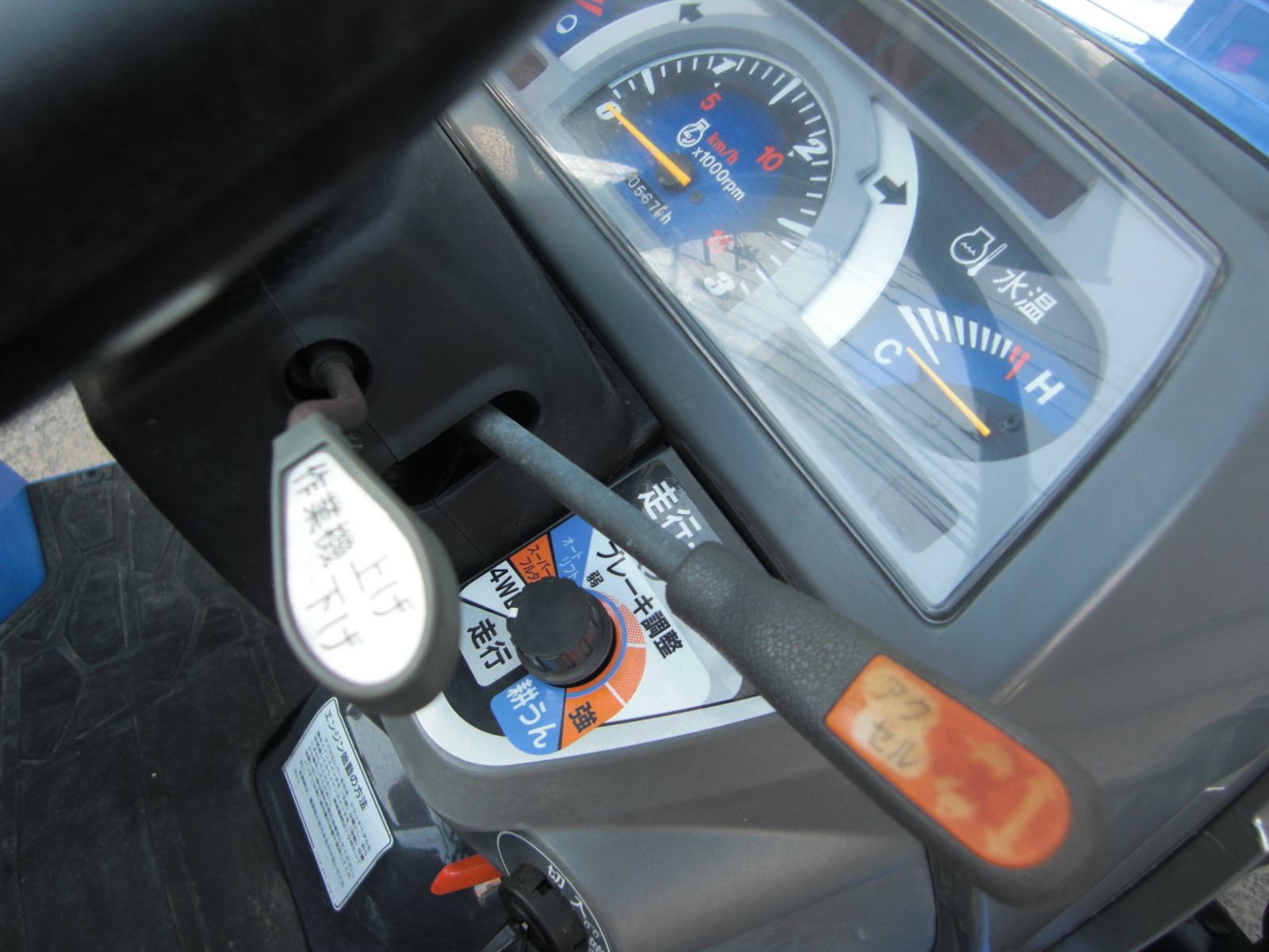 イセキ 中古トラクター TH205-QA14VD　　フル装備！　ハンドル切るだけIQターンでらくらく作業！の商品画像5