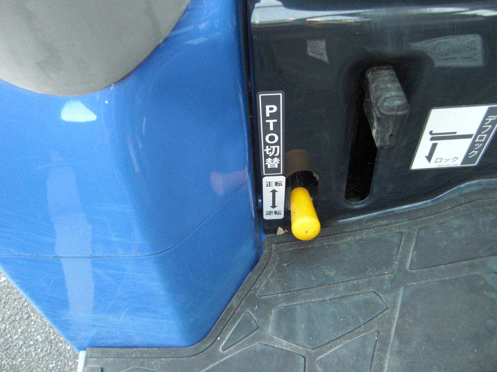 イセキ 中古トラクター TH205-QA14VD　　フル装備！　ハンドル切るだけIQターンでらくらく作業！の商品画像9