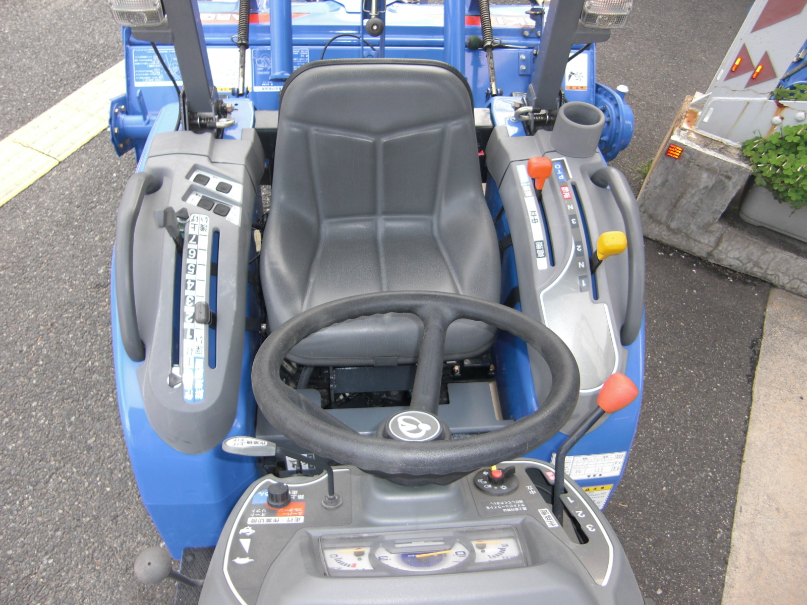 イセキ 中古トラクター TQ17-LKXA3V　フル装備　高年式　サンバイザー付の商品画像2