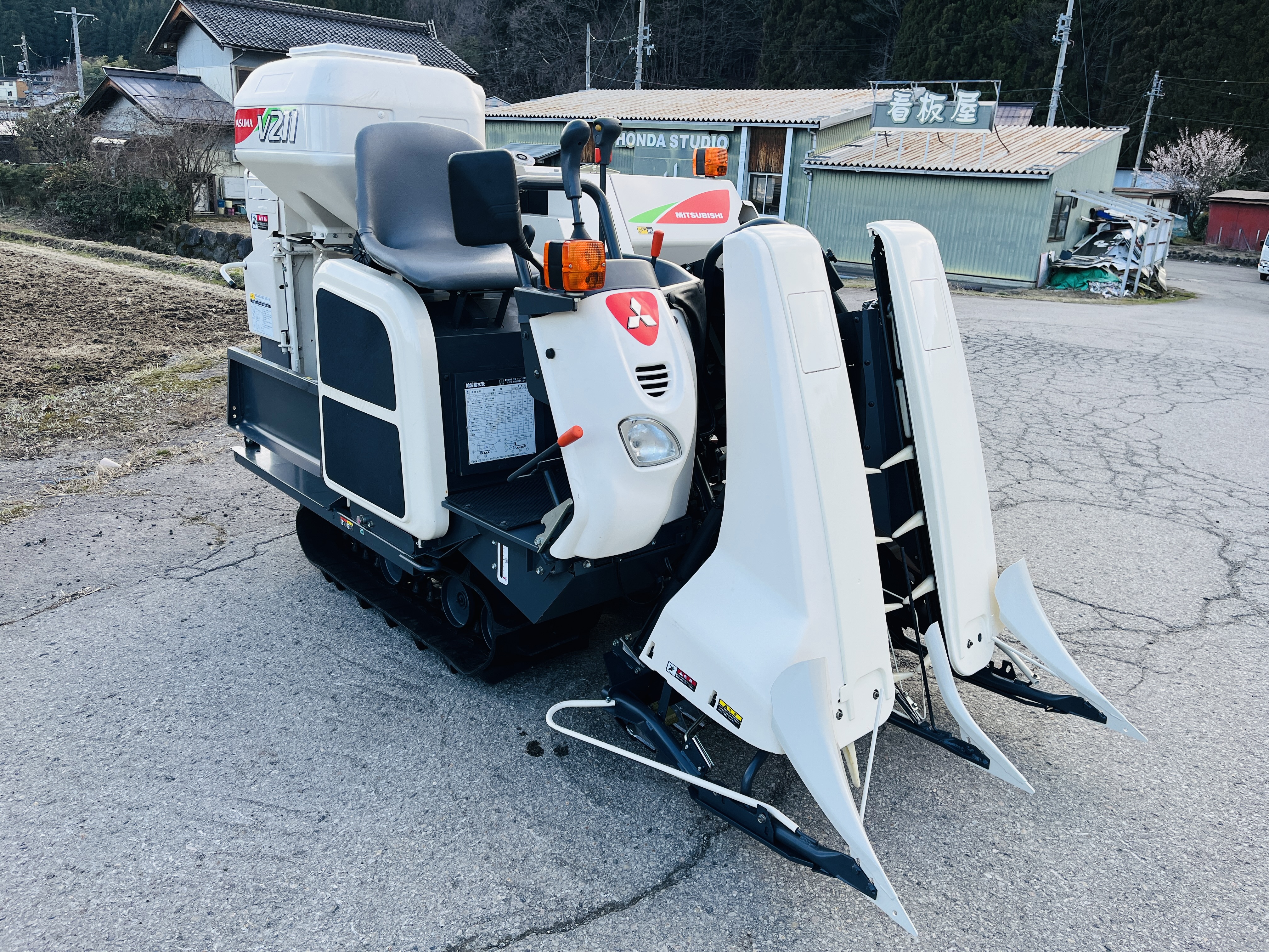 三菱マヒンドラ農機 中古コンバイン V211の商品画像2