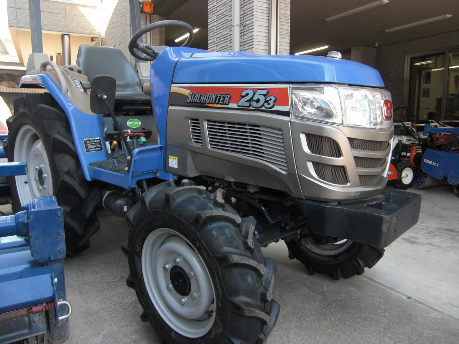 イセキ 中古トラクター TH253-QA15VD　　25馬力フル装備お手頃価格にて！　ハンドル切るだけIQターンでらくらく作業！