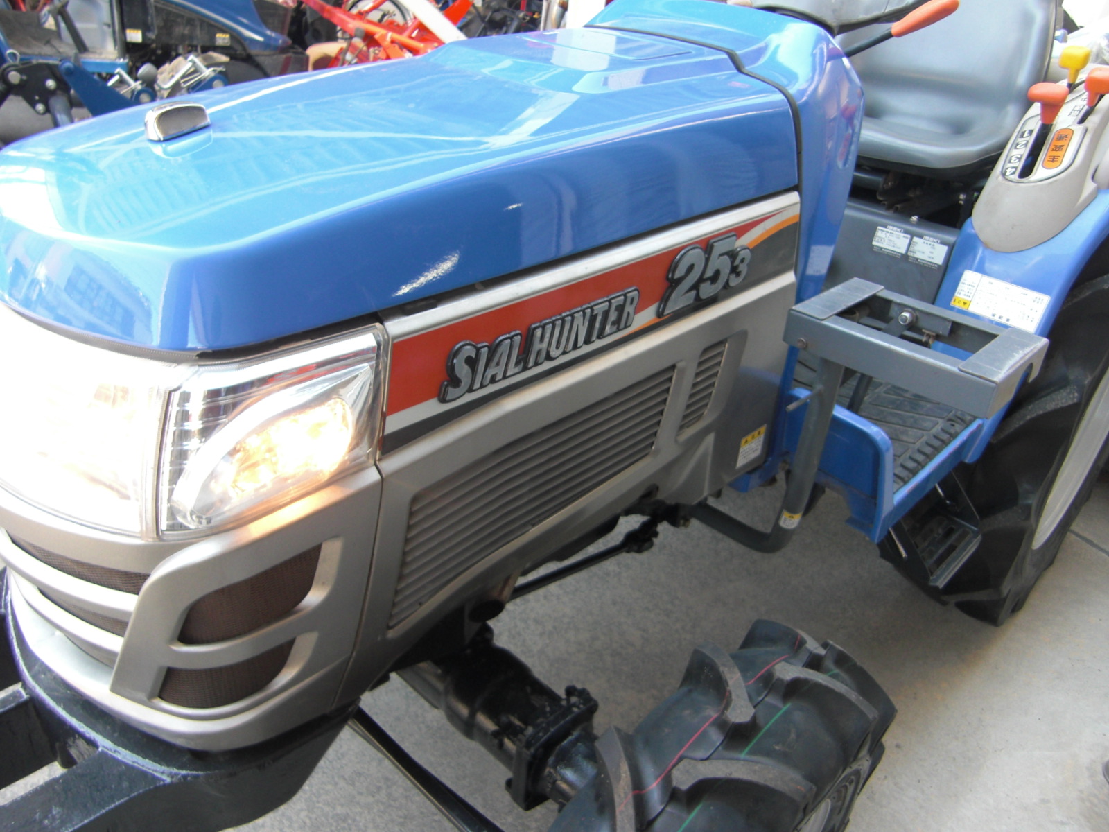 イセキ 中古トラクター TH253-QA15VD　　25馬力フル装備お手頃価格にて！　ハンドル切るだけIQターンでらくらく作業！の商品画像2