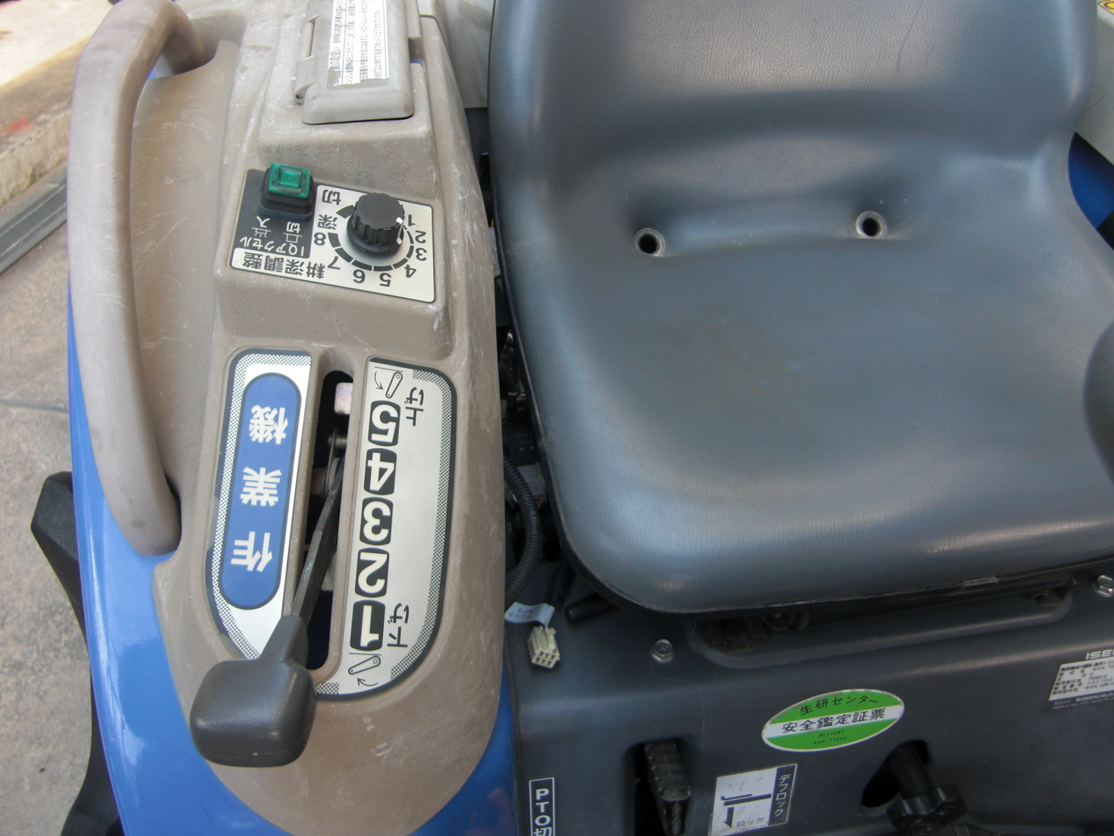 イセキ 中古トラクター TH253-QA15VD　　25馬力フル装備お手頃価格にて！　ハンドル切るだけIQターンでらくらく作業！の商品画像4