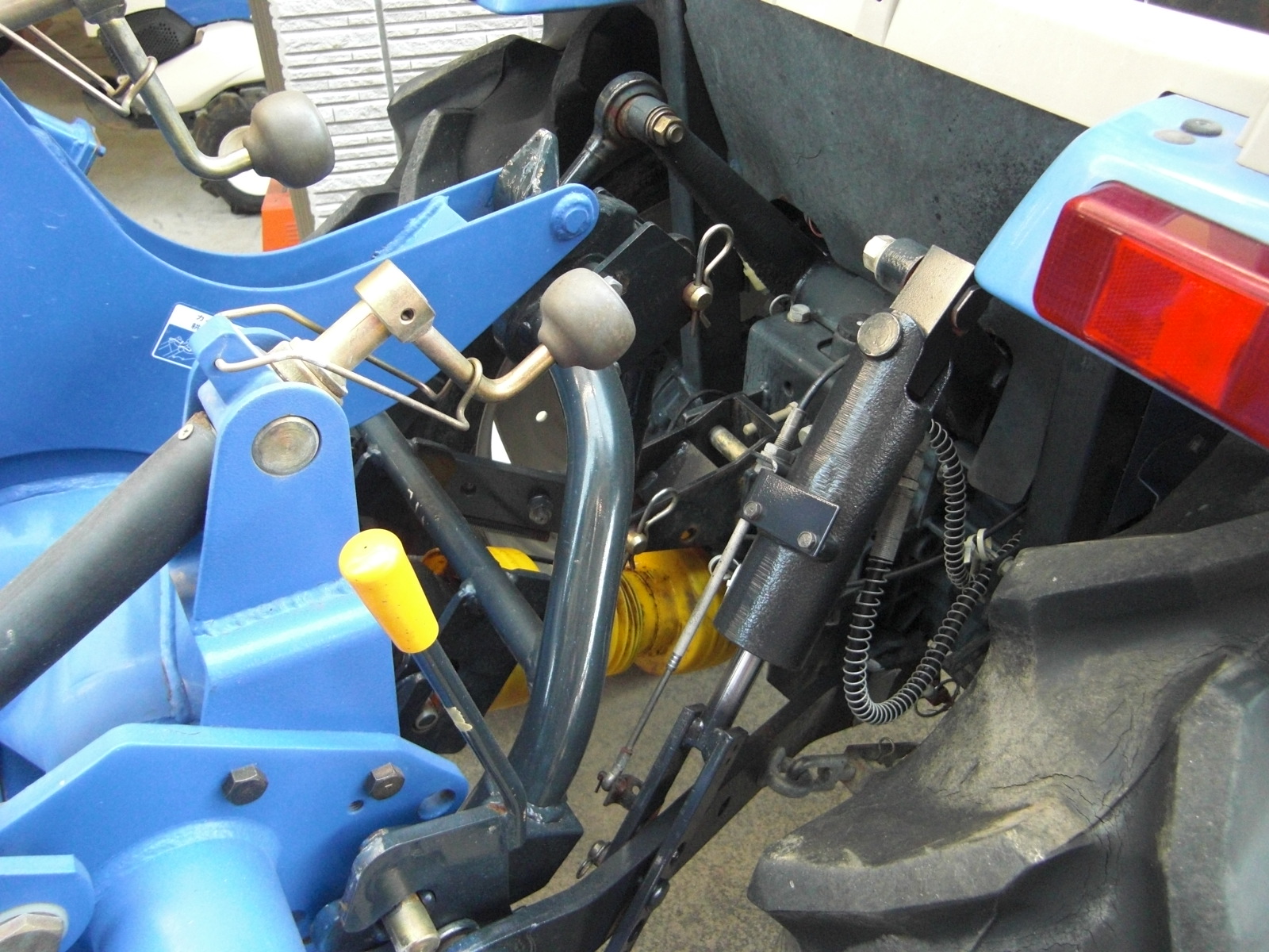 イセキ 中古トラクター TH253-QA15VD　　25馬力フル装備お手頃価格にて！　ハンドル切るだけIQターンでらくらく作業！の商品画像6