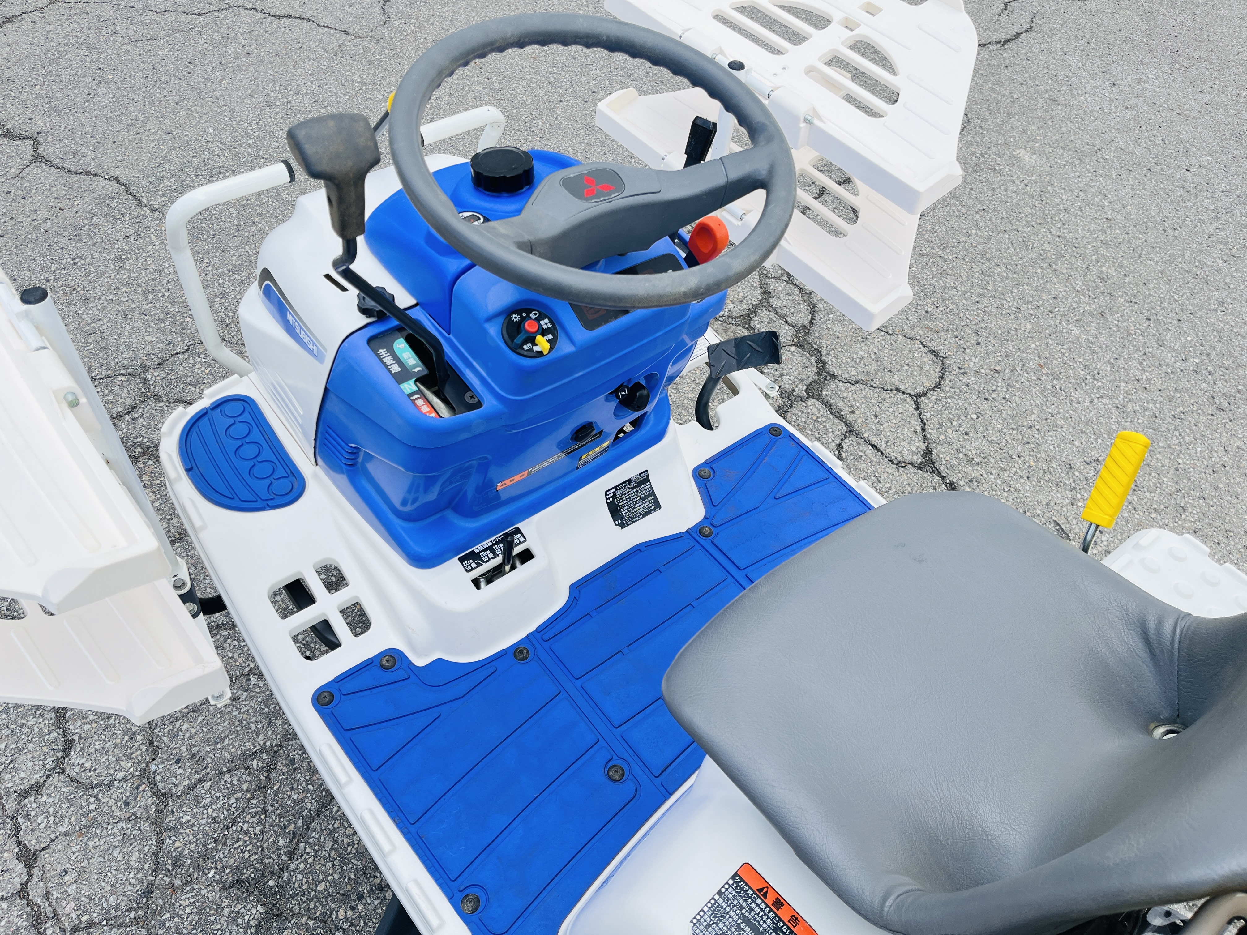 三菱マヒンドラ農機 中古田植機 LE4の商品画像8