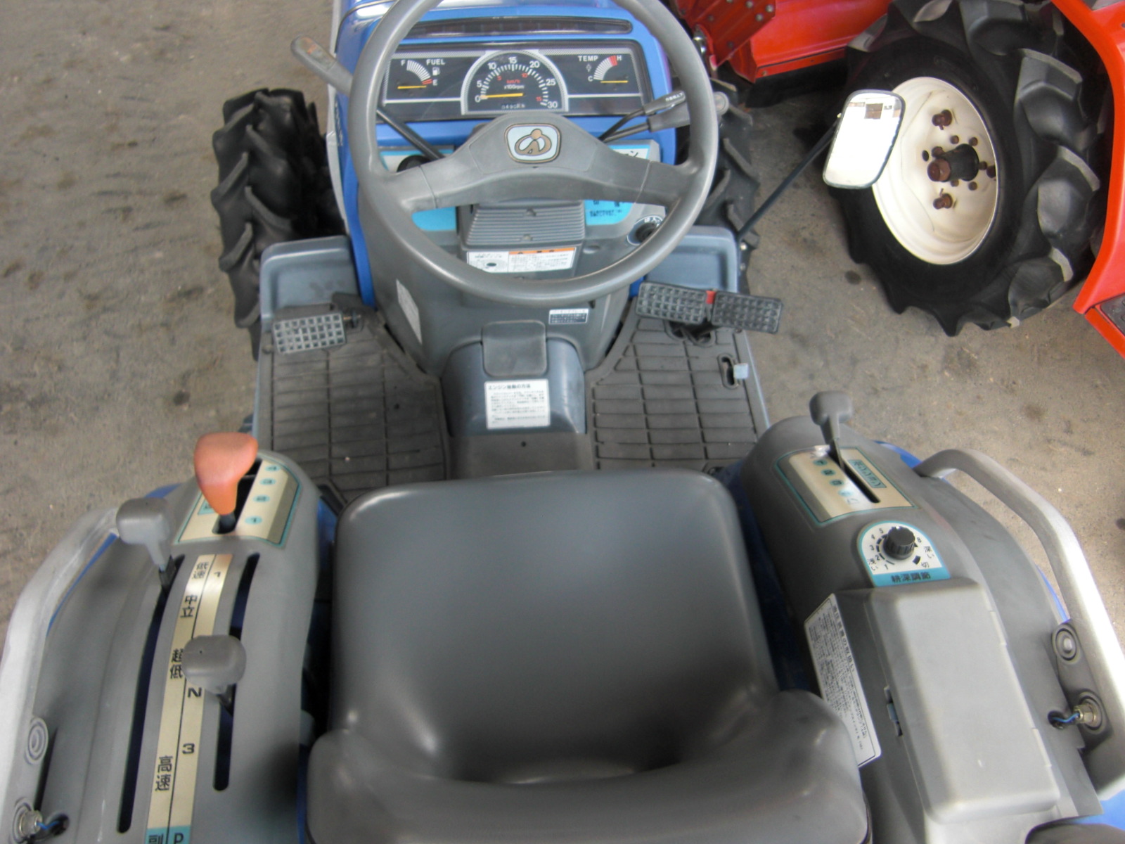 イセキ 中古トラクター TH18-QA3Vの商品画像2