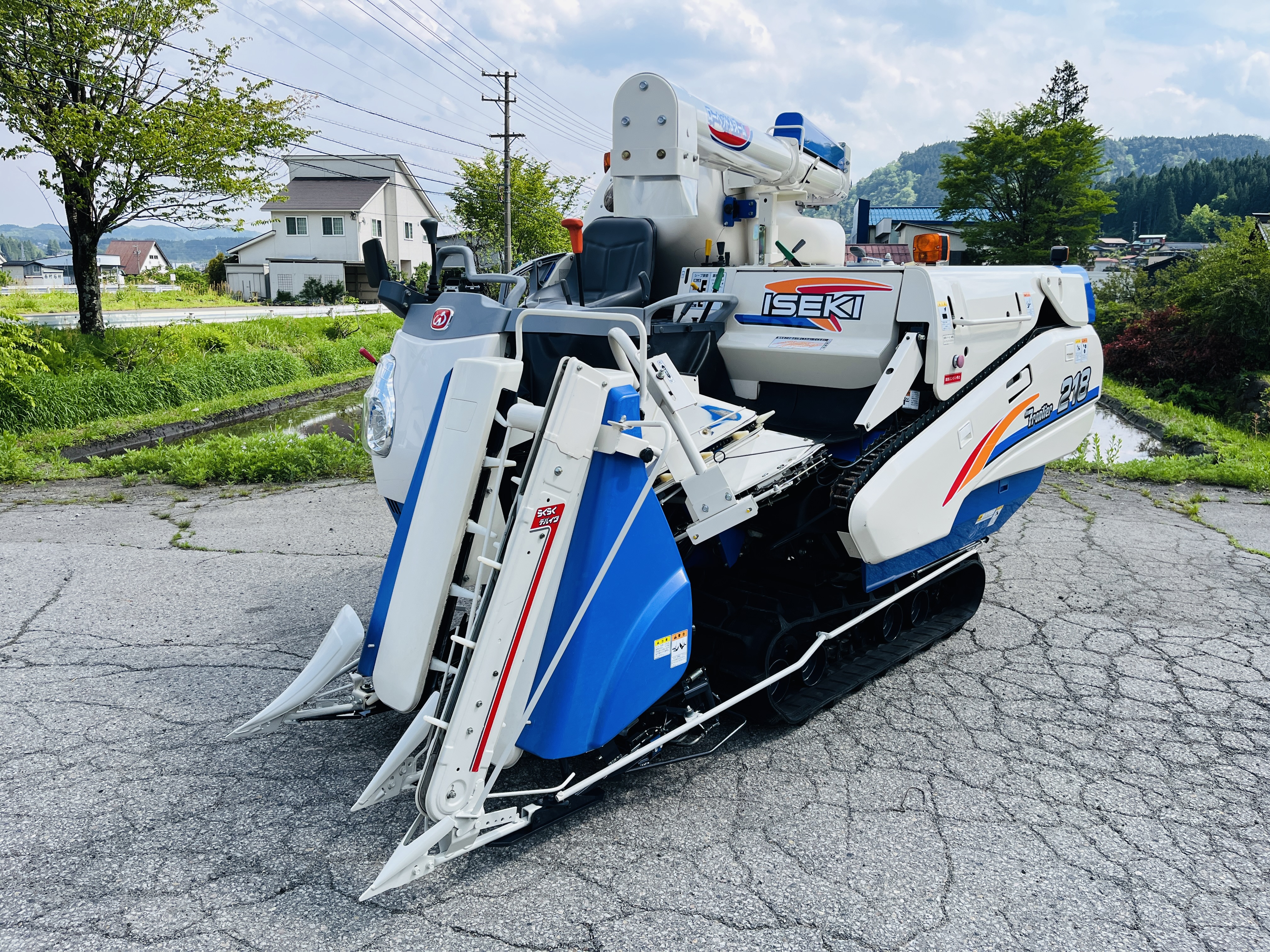 イセキ 中古コンバイン HVF218G-ZKHWC