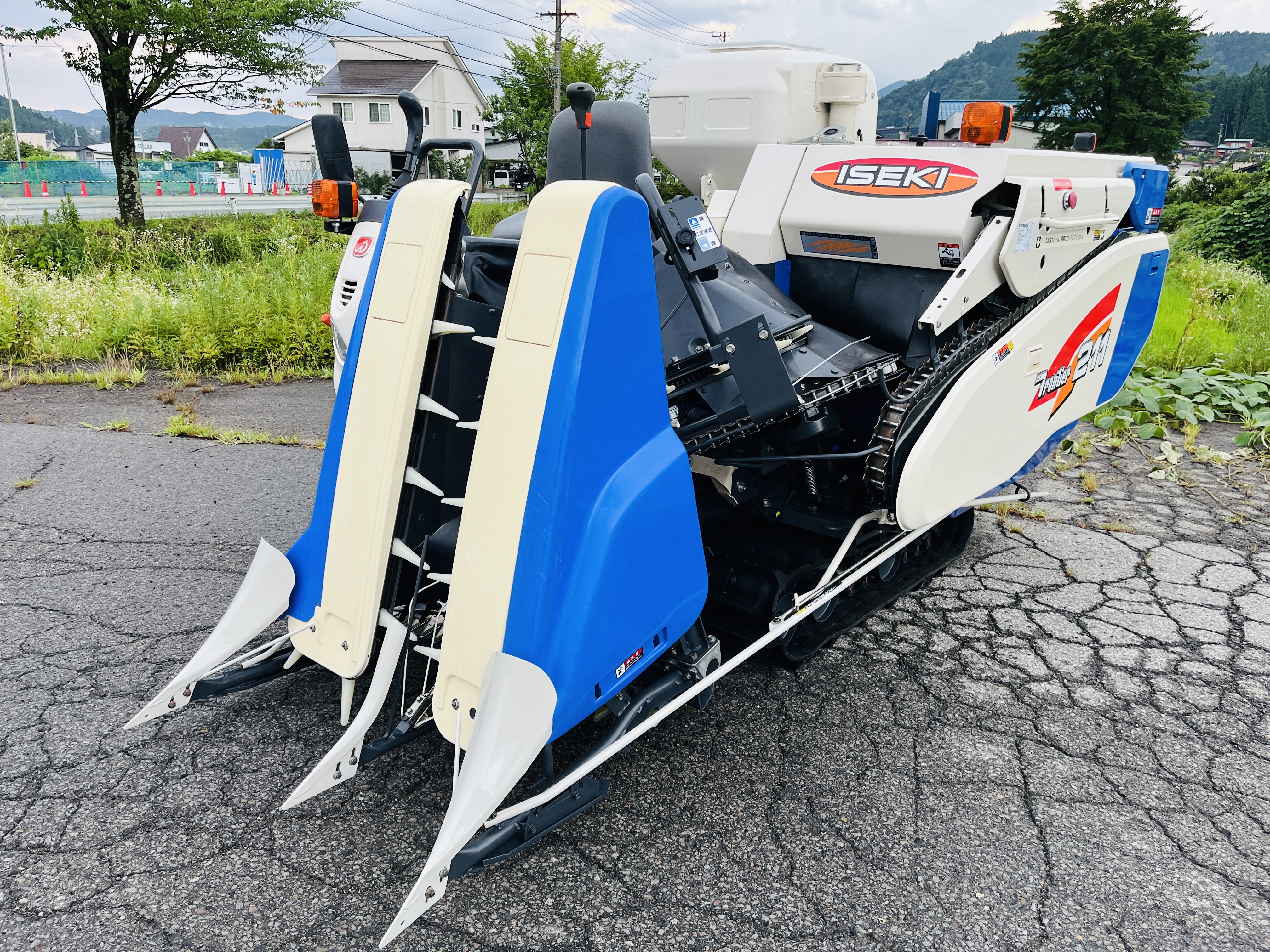 イセキ 中古コンバイン HN211KWC