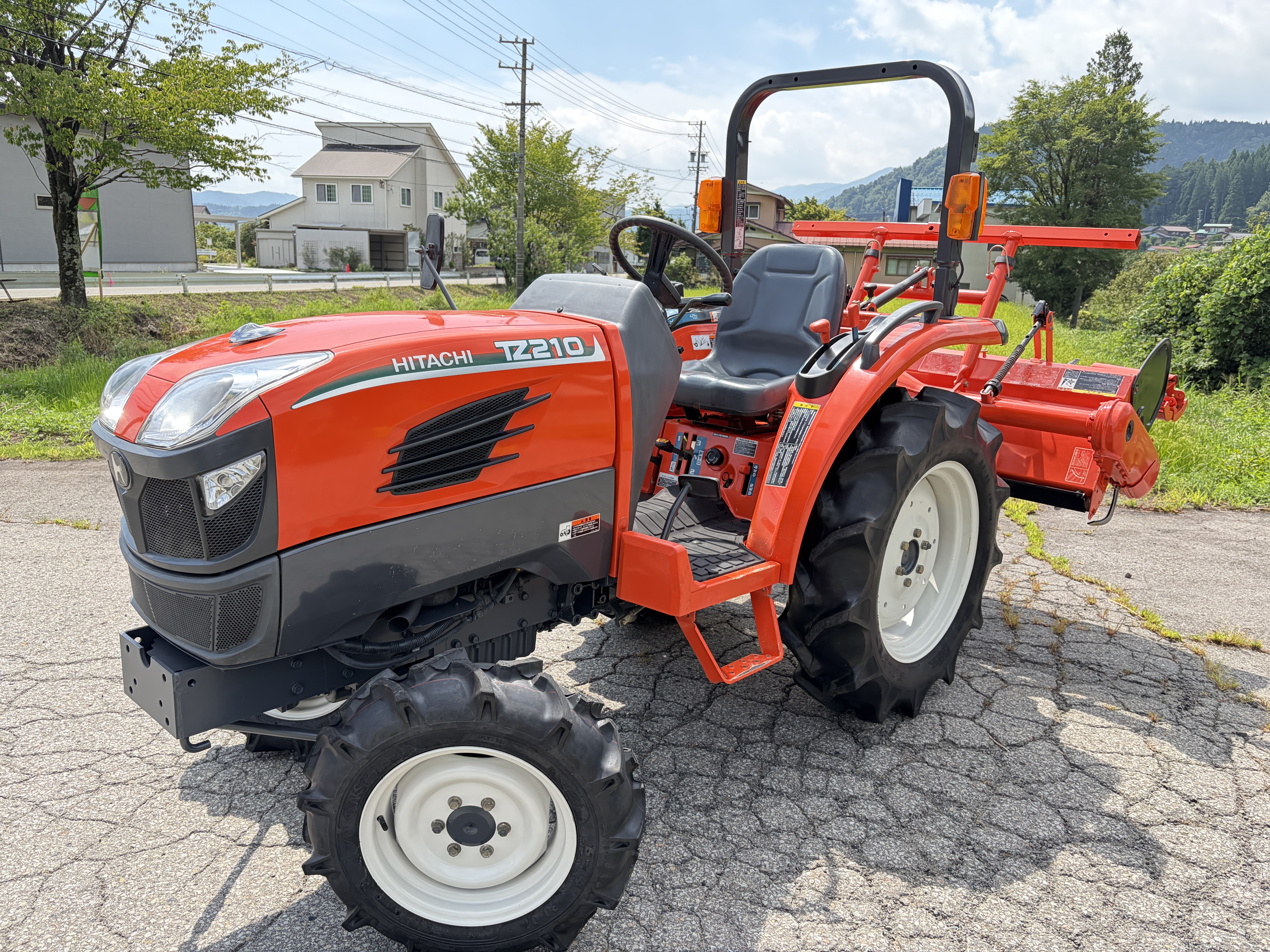 日立 中古トラクター TZ210 (クボタKT210)