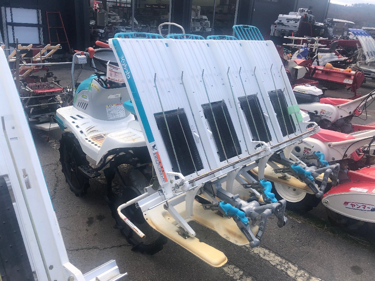  中古田植機 クボタ 乗用田植機 JC4A 機体寸法:2240×1600×1340mm 出力3.5ps 燃料/容量:無鉛ガソリン/4.2Lの商品画像4