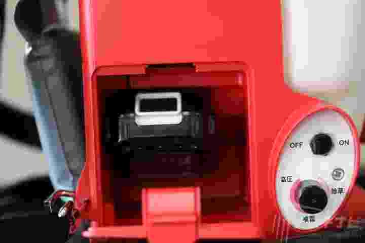 充電式 バッテリー 背負い 動噴 防除機 散布機 噴霧機 防除器 散布器 噴霧器 背負式 15L 噴霧器 充電式噴霧器 稲作 防除 農薬 散布 消毒 除草 害虫駆除 MSB1111Li 丸山製作所の商品画像8