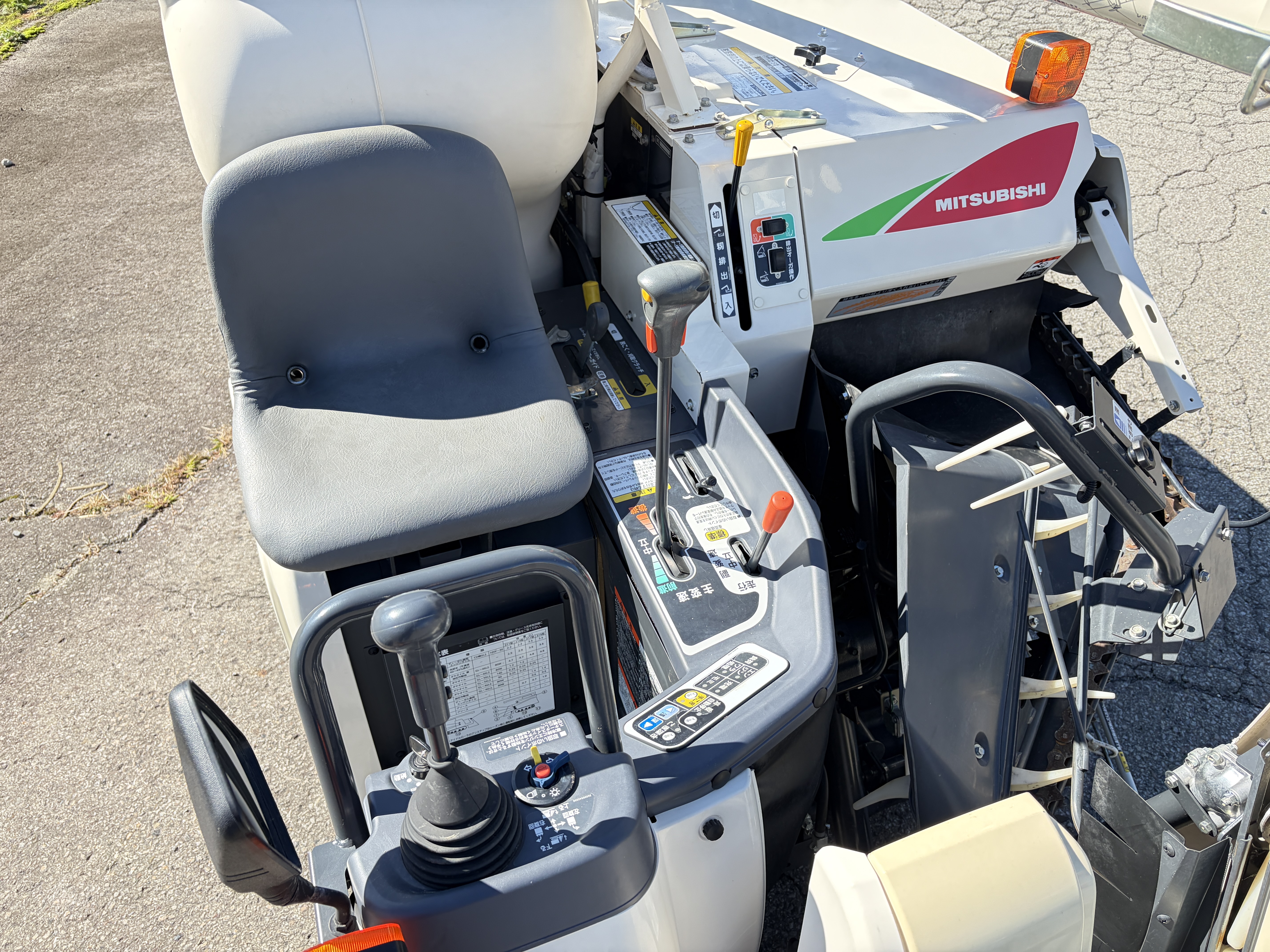 三菱マヒンドラ農機 中古コンバイン V211の商品画像9