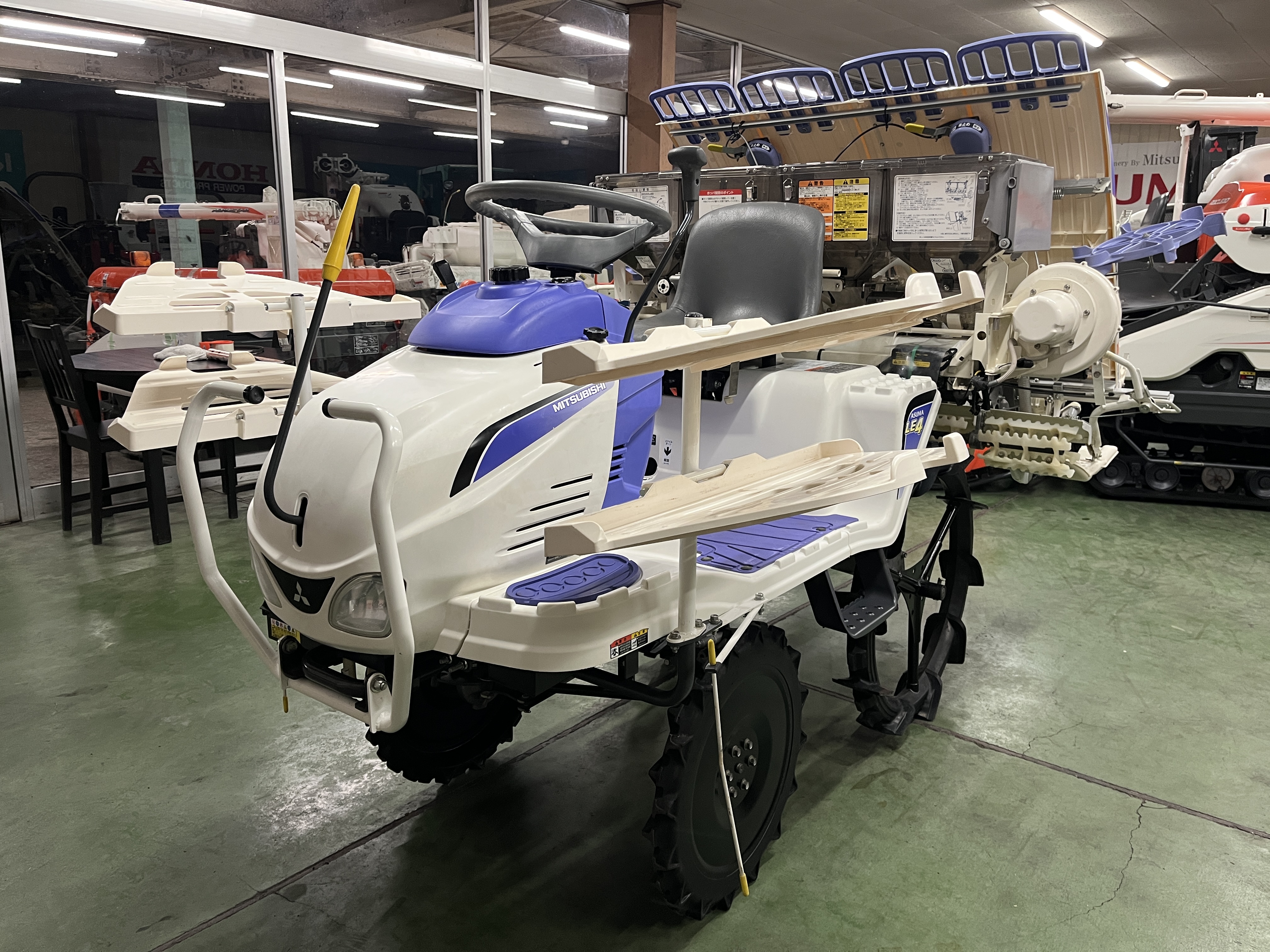 三菱マヒンドラ農機 中古田植機 LE4