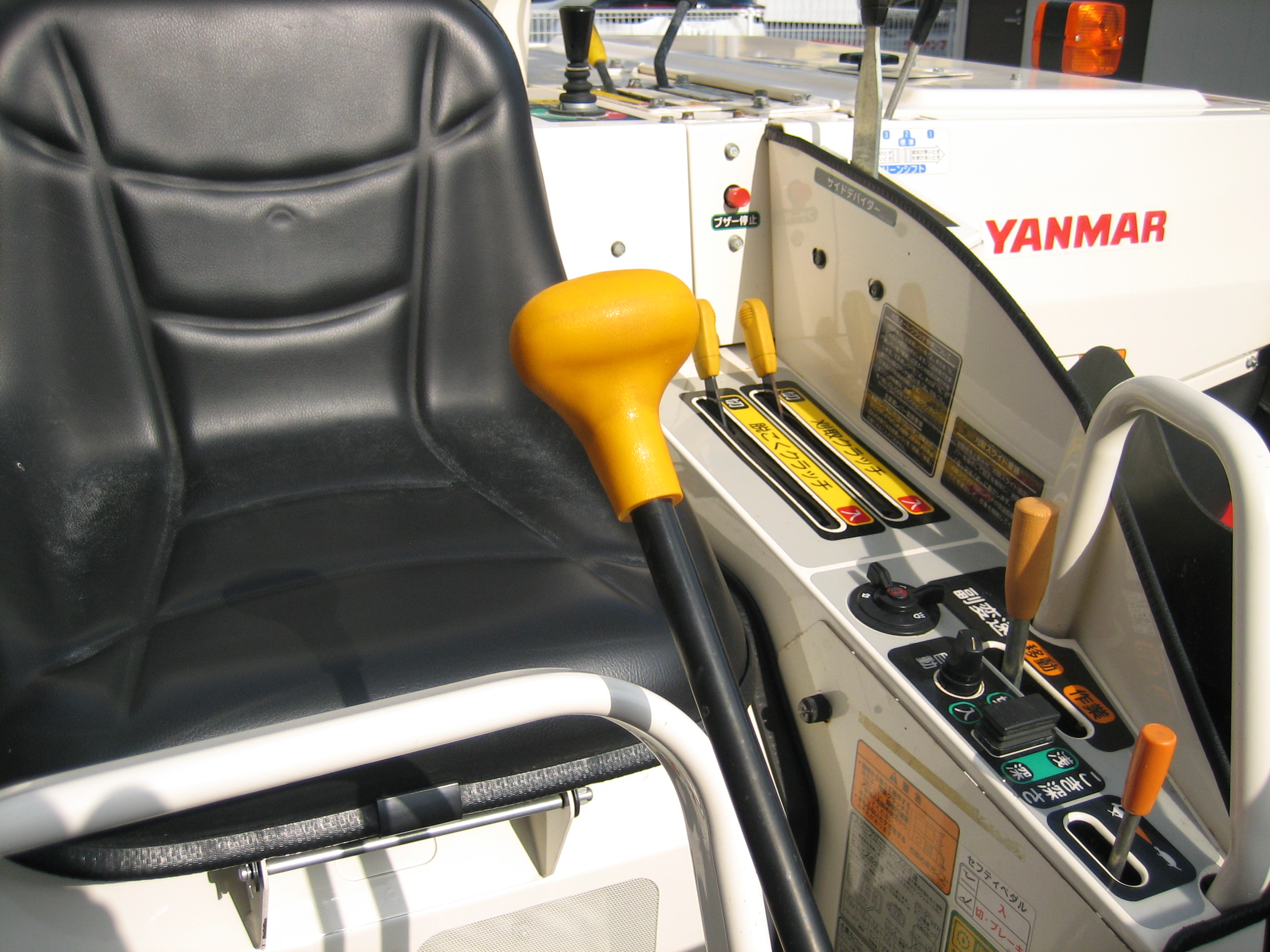 ヤンマー 中古コンバイン Ee214W GJFLの商品画像10