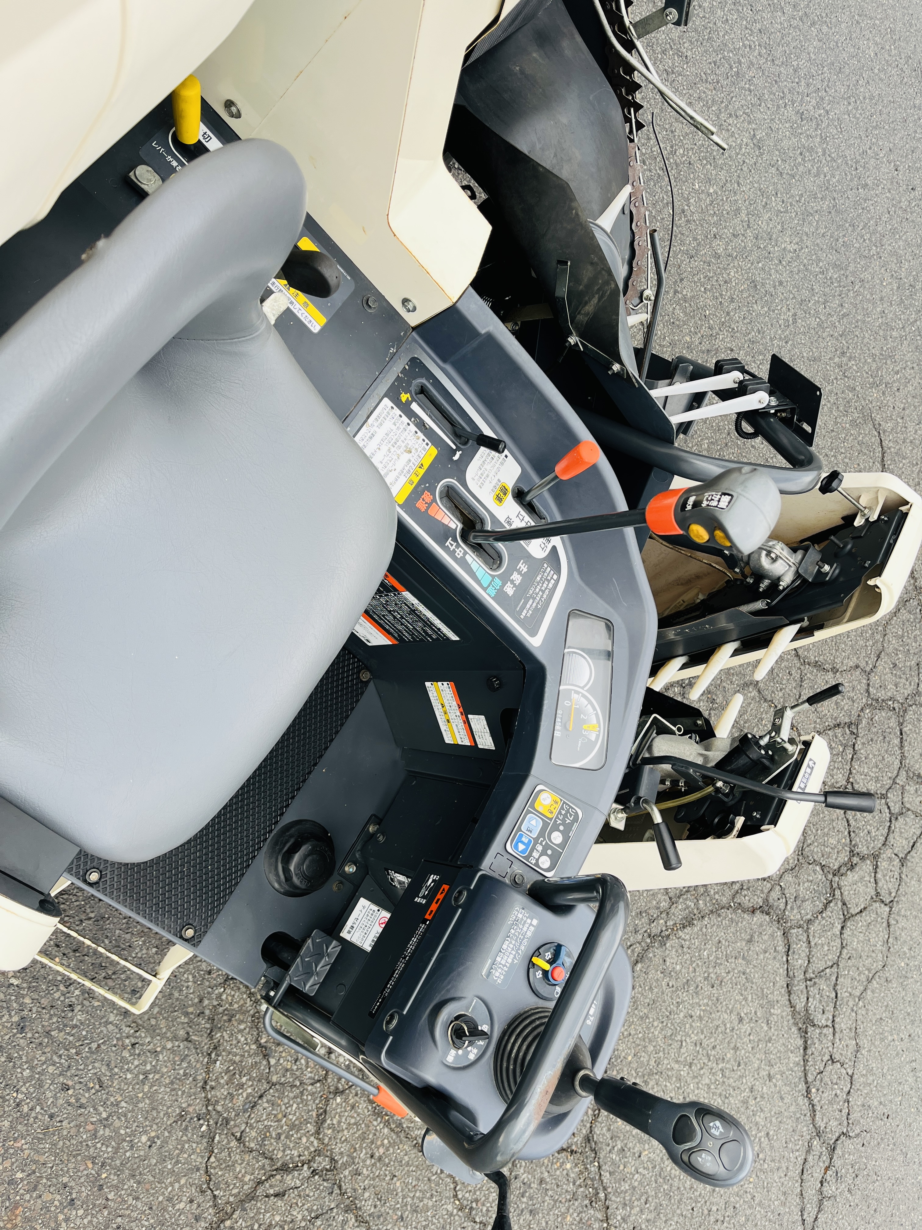 三菱マヒンドラ農機 中古コンバイン V217Gの商品画像8