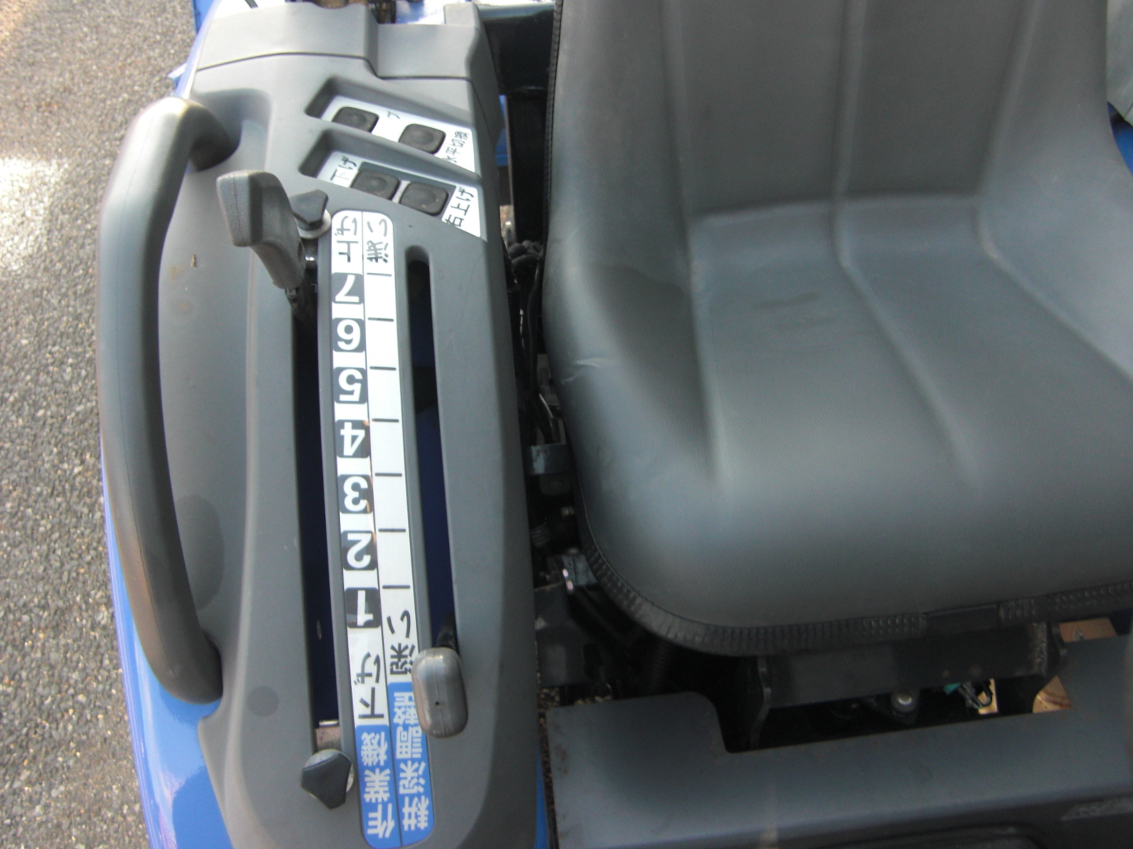 イセキ 中古トラクター TQ15-LKXA2V     小型フル装備！　低アワー機！の商品画像3