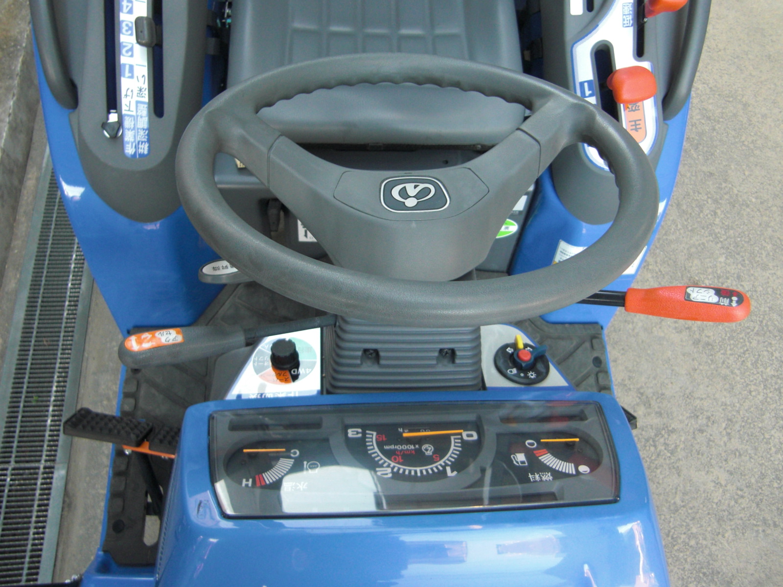 イセキ 中古トラクター TM16-KXZA2VTM　小型フル装備　！　低アワー機　！の商品画像2