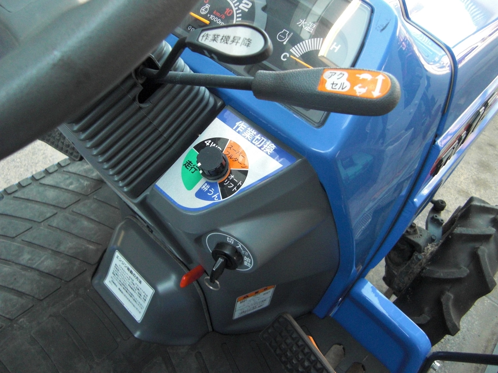 イセキ 中古トラクター TM16-KXZA2VTM　小型フル装備　！　低アワー機　！の商品画像6