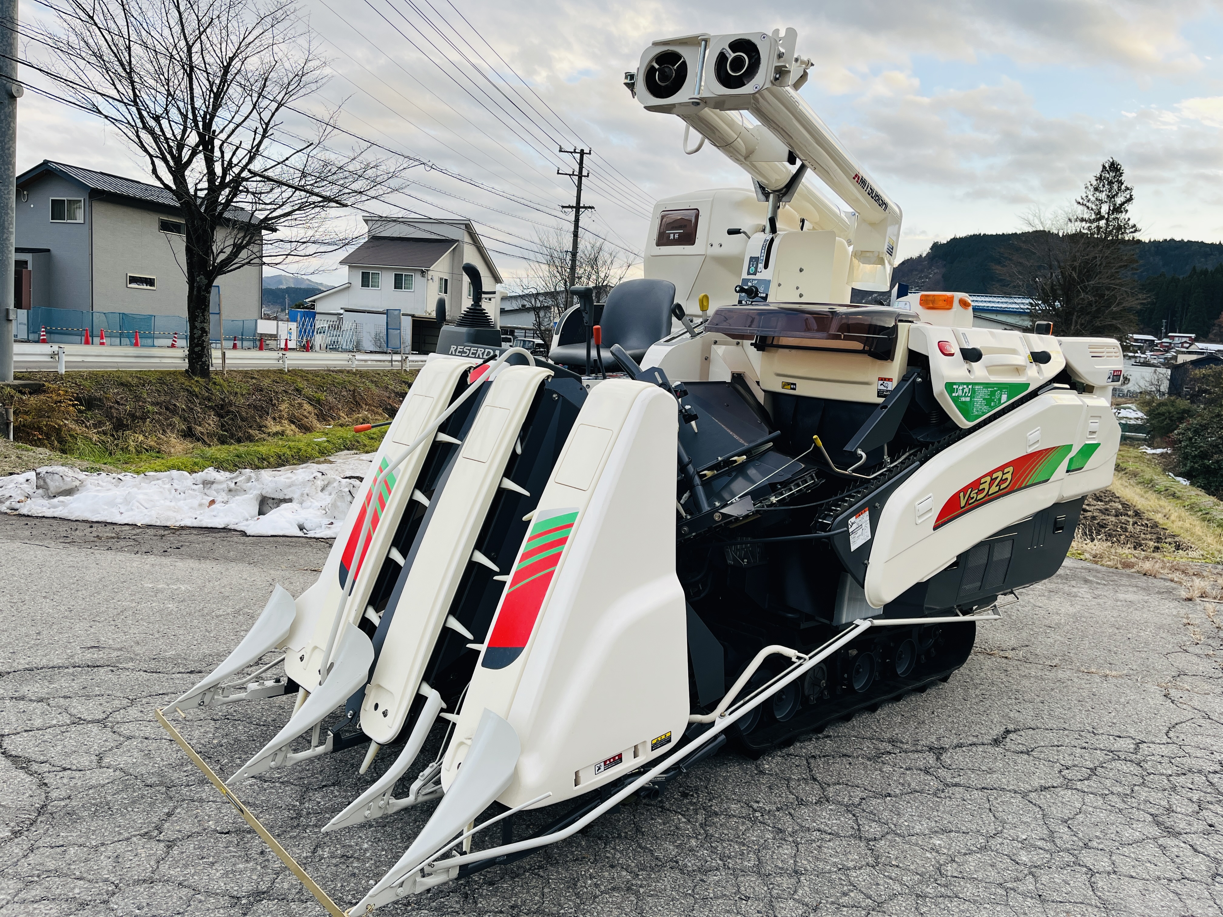 三菱マヒンドラ農機 中古コンバイン VS323