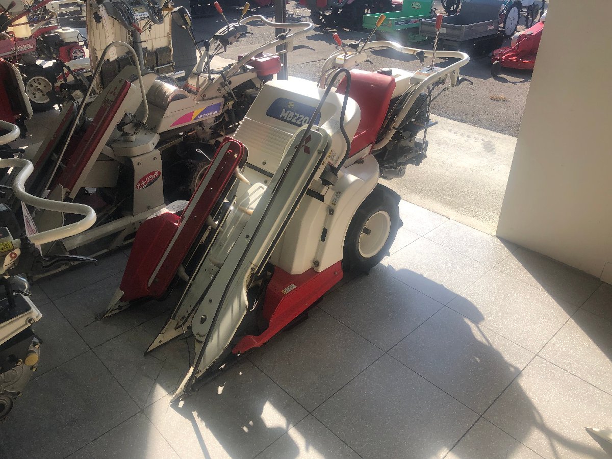  中古バインダー 三菱農機 バインダー MB220 機体寸法:1750×850×1120mm 出力6ps 燃料/タンク容量:ガソリン/2.4L