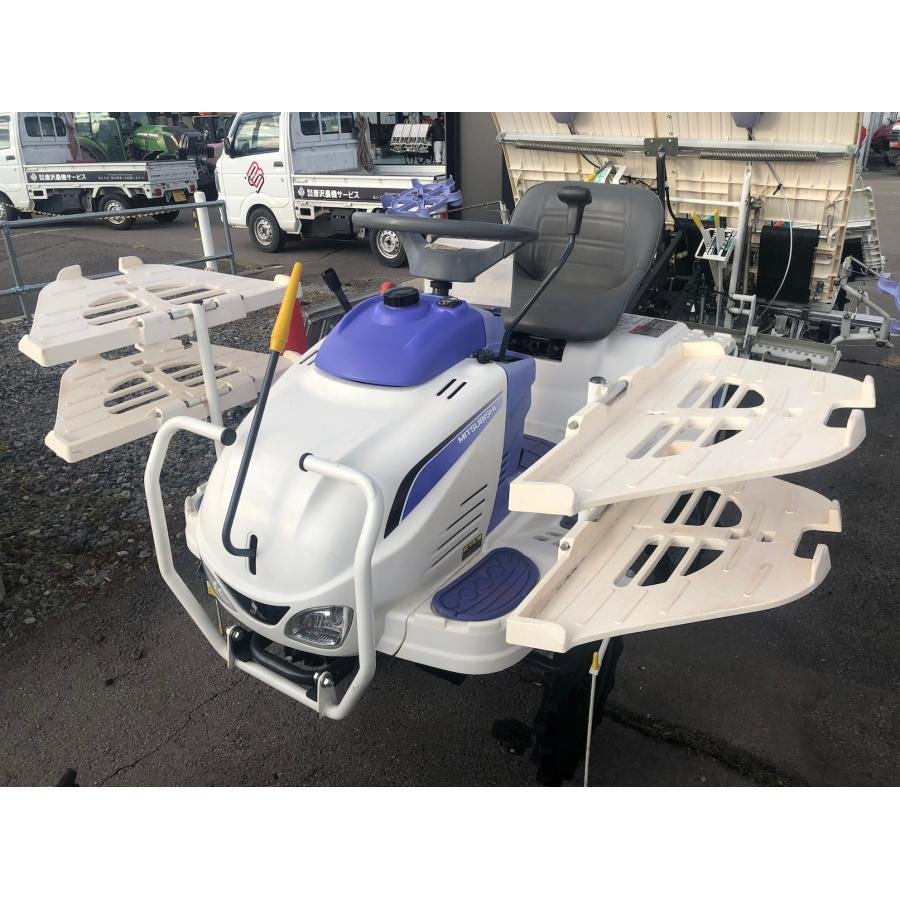  中古田植機 2063 三菱農機 乗用田植機 LE4: 機体寸法2590ｍｍ×1560ｍｍ×1385ｍｍ 出力:7.5馬力