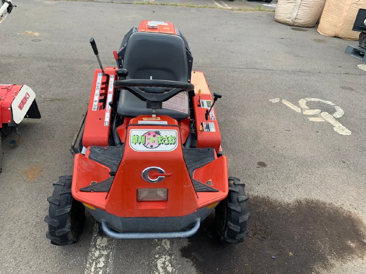  中古ハーベスター 筑水キャニコム 乗用モアー CM1801 機体寸法:1840×995×885(mm) 出力18ps 使用燃料/容量:無鉛ガソリン/11L