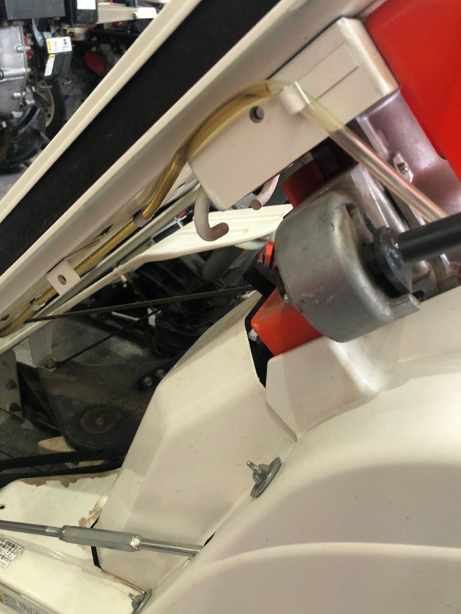  中古バインダー クボタ バインダー RJN55 機体寸法:1770×795×1070 出力3.6ps 使用燃料/容量:ガソリン/2.4Lの商品画像4