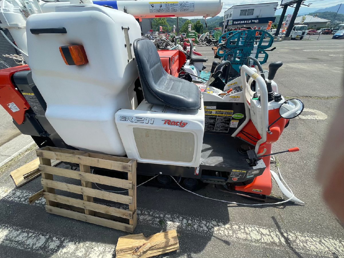  中古コンバイン 【地域限定自宅配送】 クボタ コンバイン ER211: 長さ×幅×高さ2650ｍｍ×1430ｍｍ×1500ｍｍ 馬力:10.5PSの商品画像6