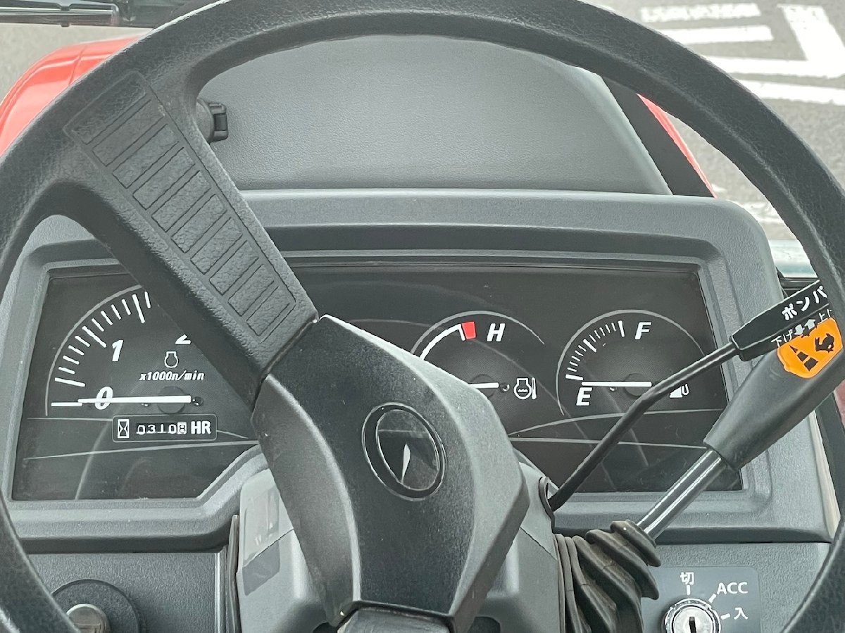 中古トラクター 【整備待ち】美品 クボタ トラクター T245DF 機体寸法:2845×1310×1960 馬力24ps 使用燃料:軽油の商品画像5