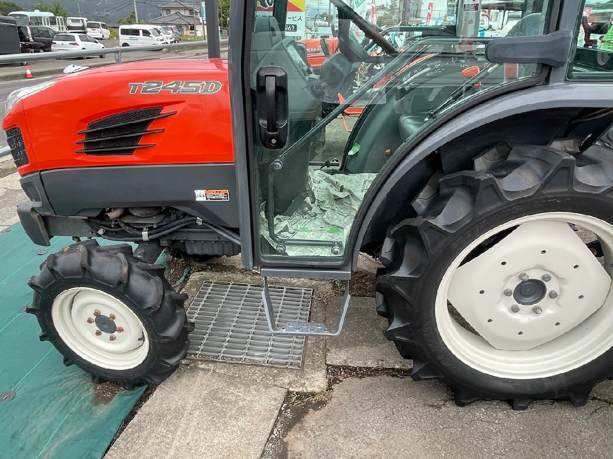 中古トラクター 【整備待ち】美品 クボタ トラクター T245DF 機体寸法:2845×1310×1960 馬力24ps 使用燃料:軽油の商品画像7