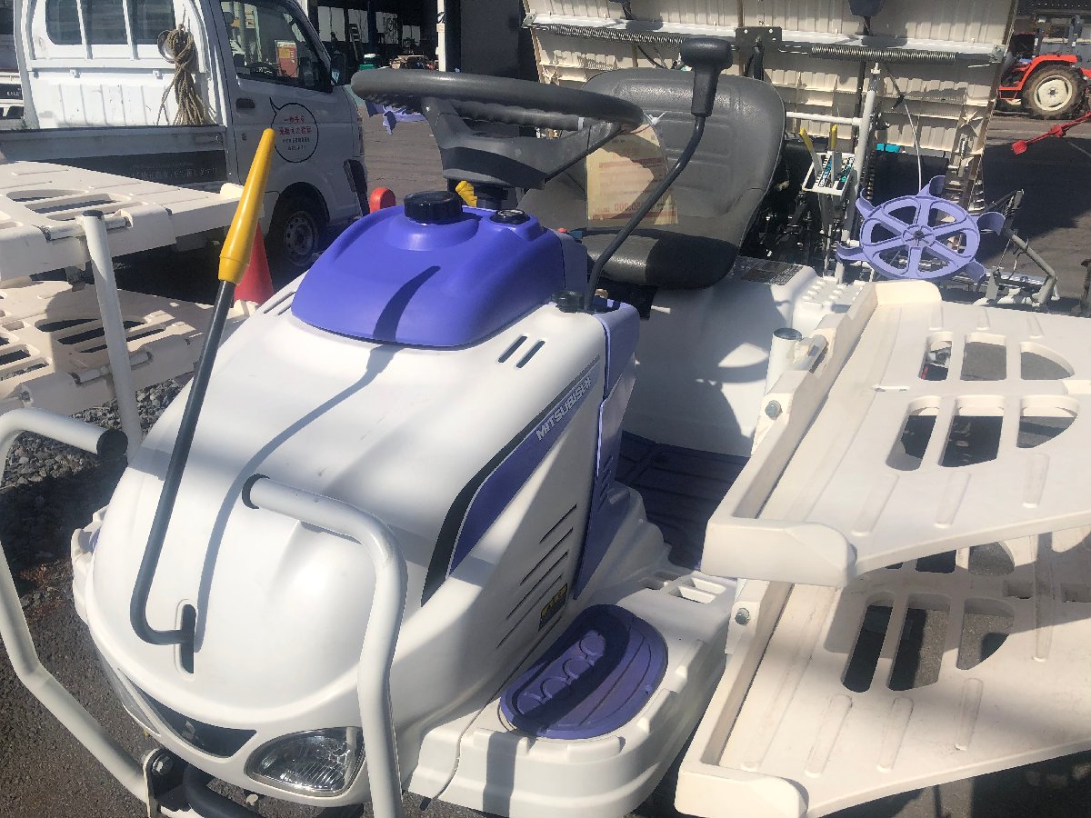  中古田植機 2063 三菱農機 乗用田植機 LE4: 機体寸法2590ｍｍ×1560ｍｍ×1385ｍｍ 出力:7.5馬力の商品画像3