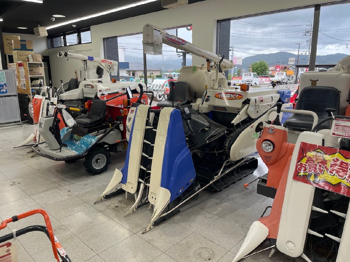  中古ハーベスター 【整備待ち】イセキ コンバイン HN211G 長さ×幅×高さ:2760×1480×1720 重量870kg 変速:HST油圧モータ式無段変速