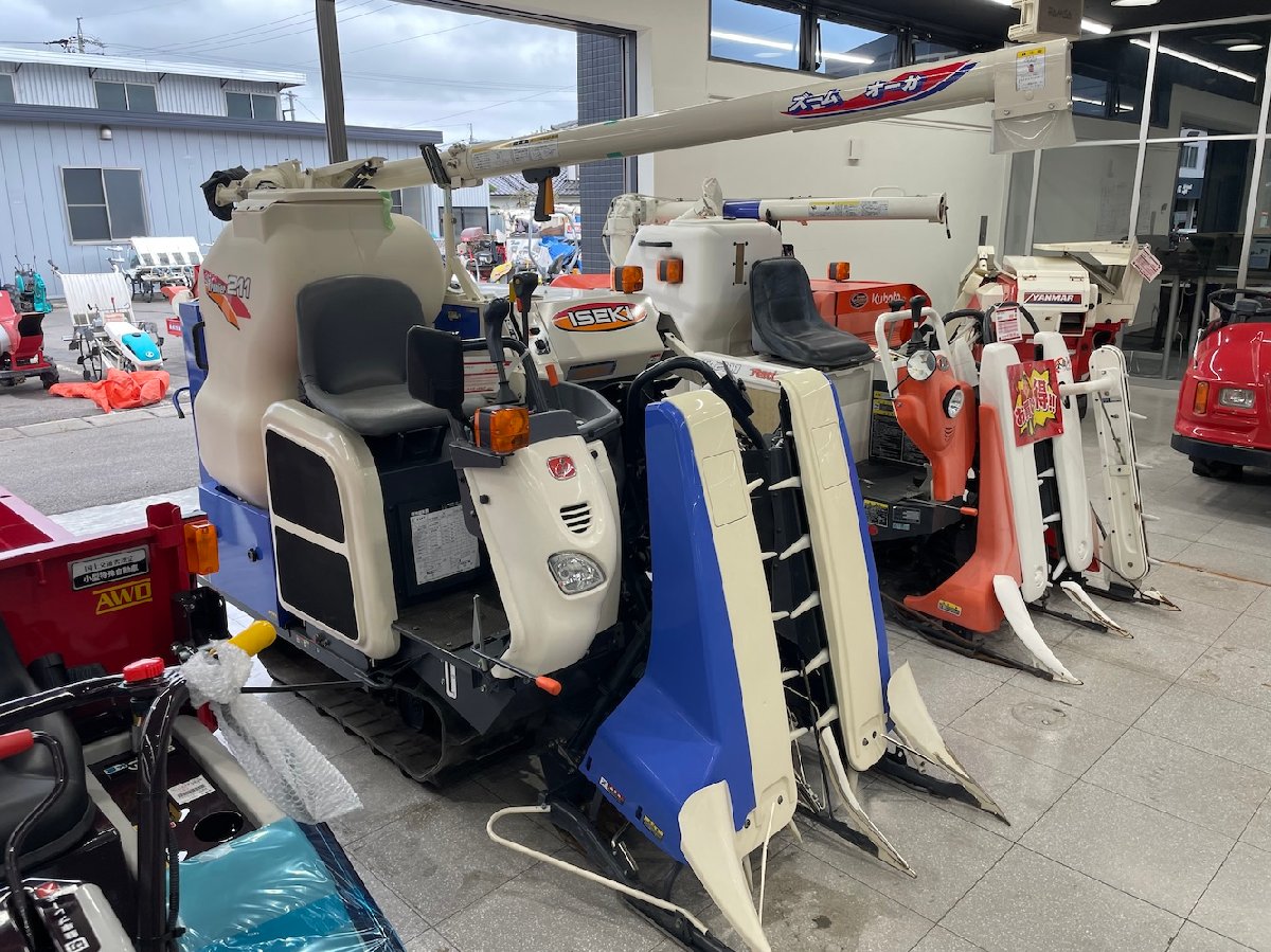中古コンバイン 【整備待ち】イセキ コンバイン HN211G 長さ×幅×高さ:2760×1480×1720 重量870kg 変速:HST油圧モータ式無段変速の商品画像2