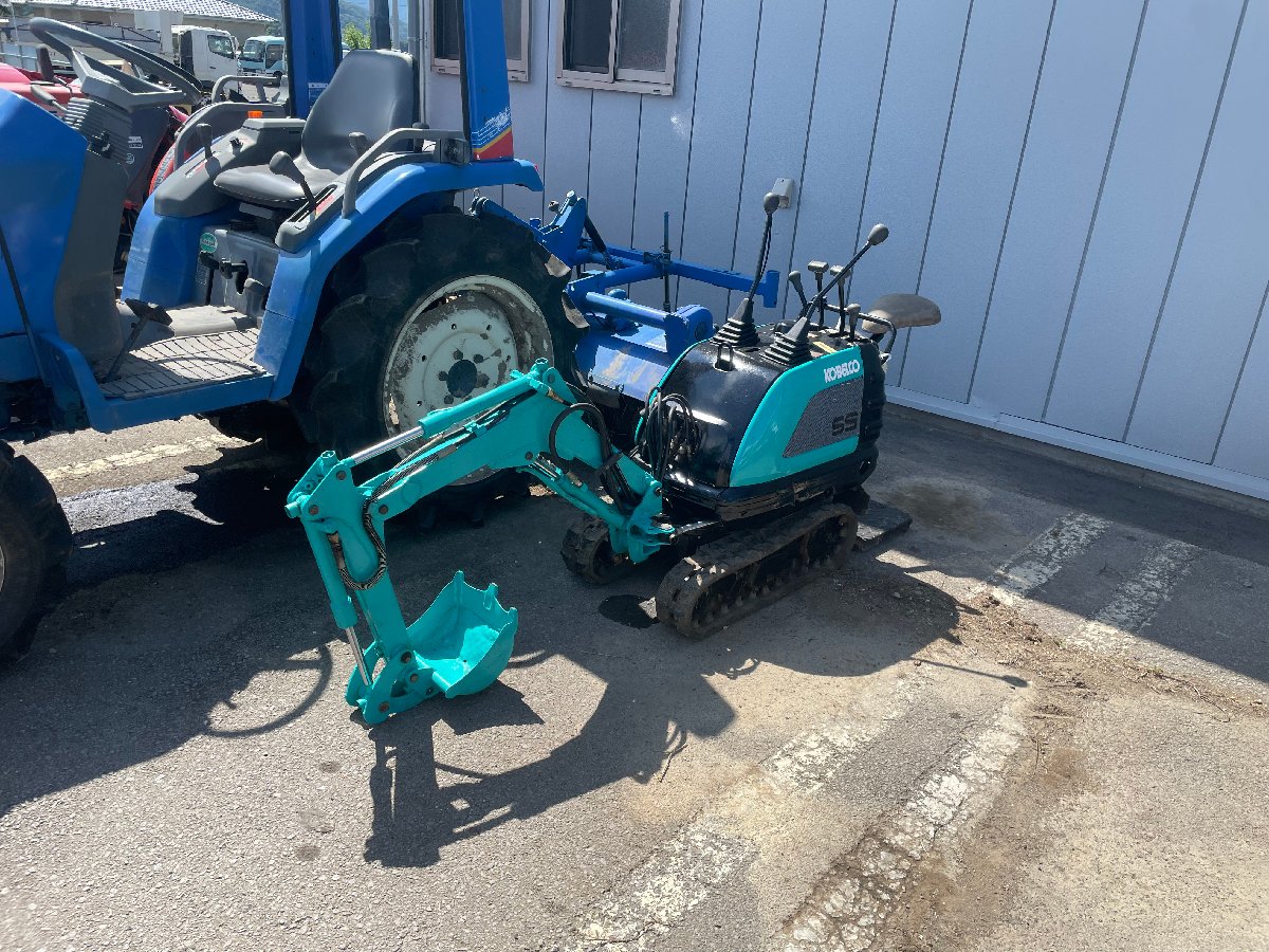  中古ハーベスター 【整備待ち】コベルコ バックホー SS1 機体寸法:2150×500×1100 重量275kg 燃料:ガソリン