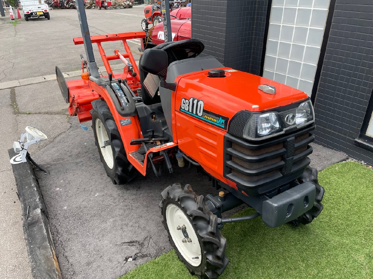  中古ハーベスター クボタ トラクター GB110 機体寸法:1920×1040×1710 出力10.5PS 使用燃料/容量:ディーゼル/13L