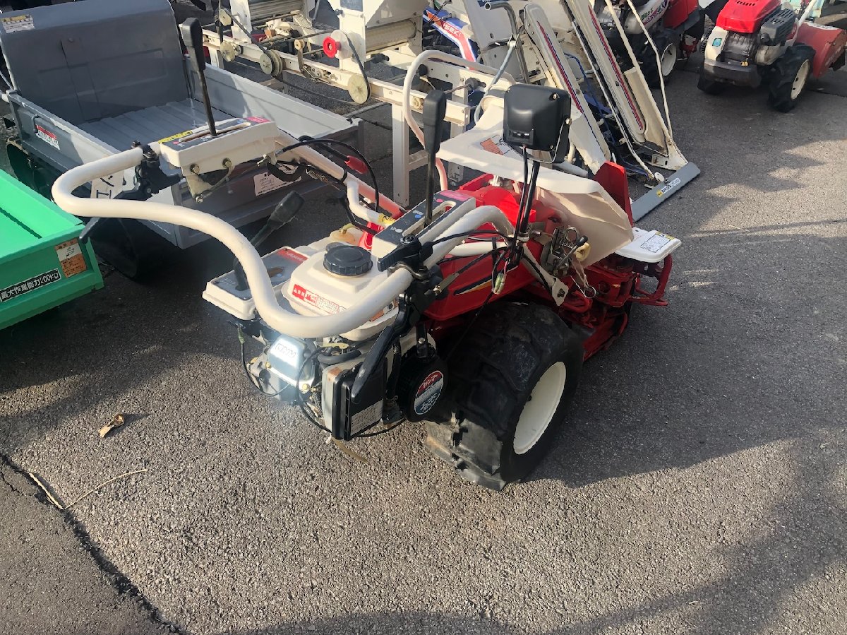  中古バインダー ヤンマー バインダー Be30A 長さ×幅×高さ:1580mm ×600mm × 1000mm 刈取り条数1条 使用燃料 /容量 :ガソリン/3.4Lの商品画像5