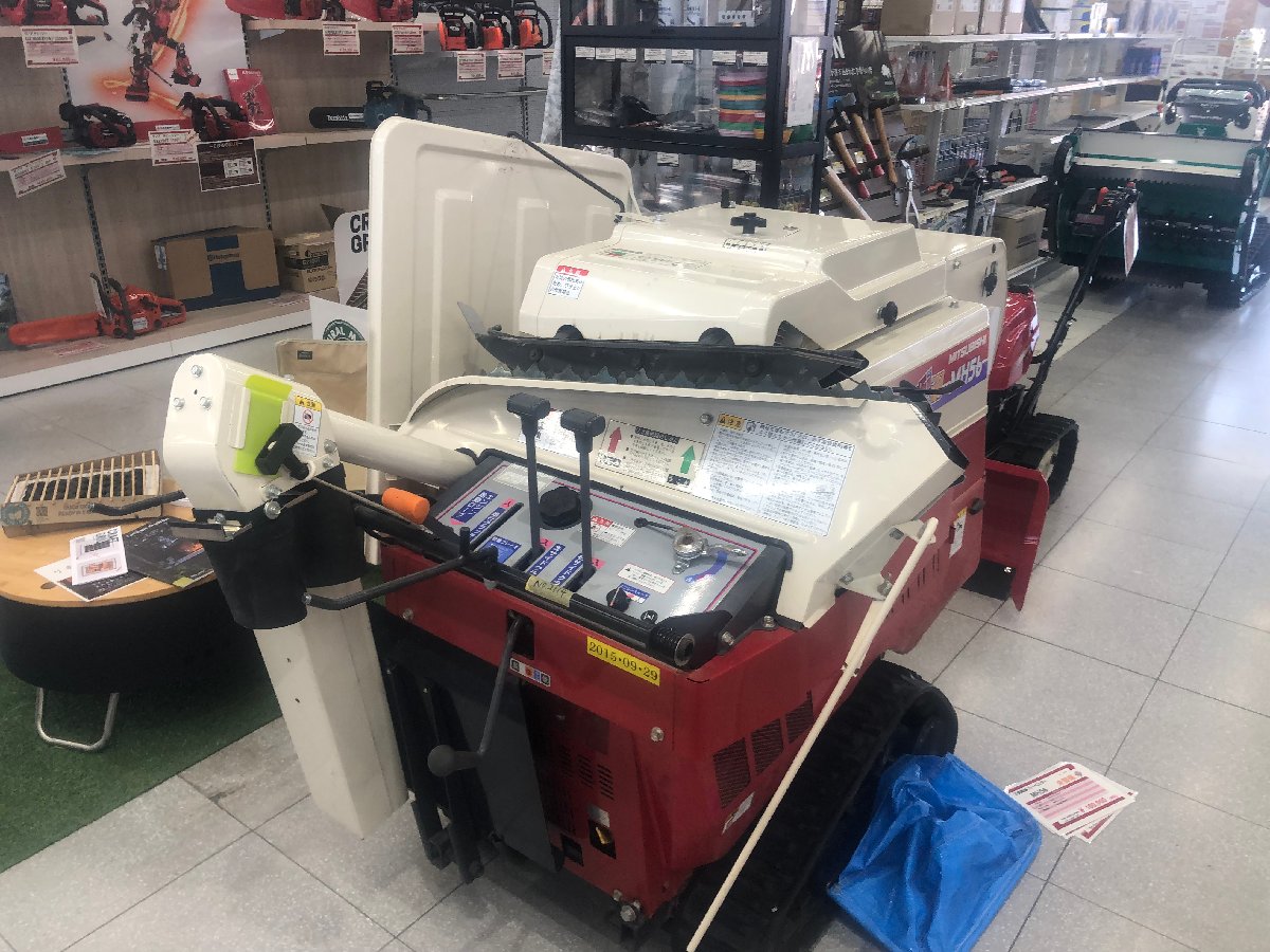  中古ハーベスター 【地域限定自宅配送】三菱農機 ハーベスター MH56 機体寸法:1650×1020×1250mm 出力3.8ps 燃料/タンク容量:無鉛ガソリン/4.0Lの商品画像1